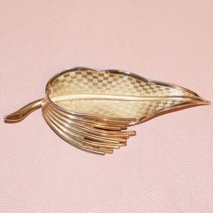 π Vintage Coro brooch π